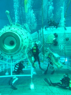 Unterwassertraining des Astronauten